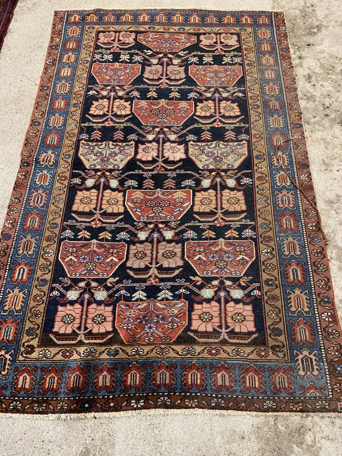 Comment restaurer un tapis usé et abîmé - Tapis Marcel - Nettoyage et ...